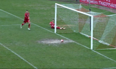 Super League 2: Χάθηκε απίθανο γκολ για την ΑΕΛ - Κόλλησε η μπάλα λόγω βροχής (video)