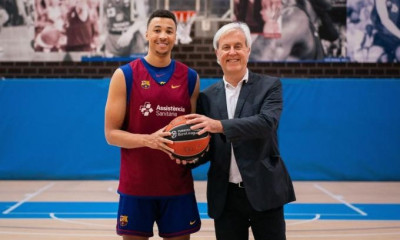 Μπαρτσελόνα: Ανανέωσε μέχρι το τέλος της σεζόν ο Έξουμ (photo)