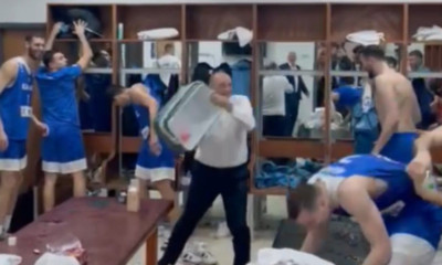 Τουρκία-Ελλάδα: «Ελλάς ολέ, ολέ» - Το «γαλανόλευκο» πάρτι στα αποδυτήρια (photos+video)