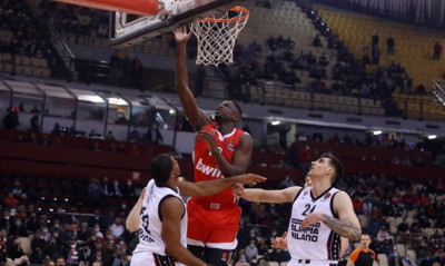 Ολυμπιακός: Tα γενέθλια και η τούρτα κροκόδειλος του Μουσταφά Φαλ (photos)