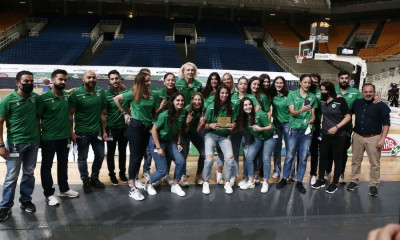 Πόλεμος Ουκρανία: Στο Σύνταγμα διαδήλωσε Πρωταθλήτρια του Παναθηναϊκού από τη Λευκορωσία (pics)