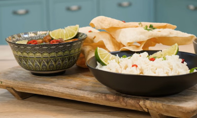 Άκης Πετρετζίκης: Κοτόπουλο κάρι