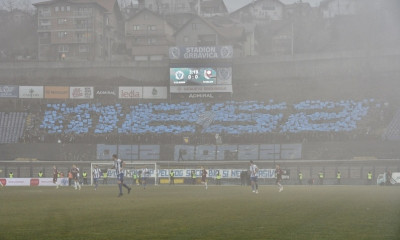Χαμός στο ντέρμπι της Βοσνίας - Εισβολή οπαδών και μάχες σώμα με σώμα! (video)