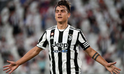 «Σφάζονται» στα πόδια του Ντιμπάλα (Photos)