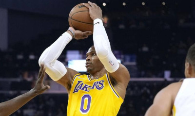 Μάτζικ για Ουέστμπρουκ: «Ίσως η χειρότερη ανταλλαγή στην ιστορία των Λέικερς»