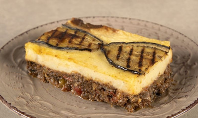 Άκης Πετρετζίκης: Νηστίσιμος μουσακάς