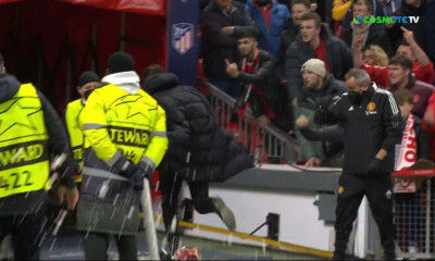 Champions League: Η βροχή αντικειμένων στον Σιμεόνε φέρνει καμπάνα για την Γιουνάιτεντ (videos)