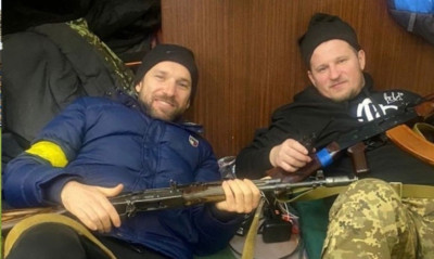 Πόλεμος στην Ουκρανία: Πρώην παίκτης ελληνικής ομάδας πήρε όπλο και πήγε να πολεμήσει (photos)