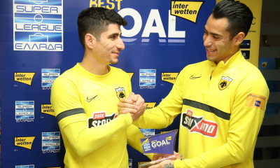 ΑΕΚ: Ο Αραούχο έδωσε στο Μάνταλο το βραβείο για το γκολ που πέτυχε κόντρα στον ΠΑΣ (video)