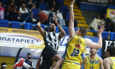 Αιχμές Λοβ για τη διαιτησία: «Αυτό ήταν επιθετικό φάουλ;» (video)