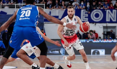Μπρέσια-Αρμάνι 81-74:  Ήττα με «πάρτι» Μήτρου-Λονγκ και «φωτιά» στην κατάταξη