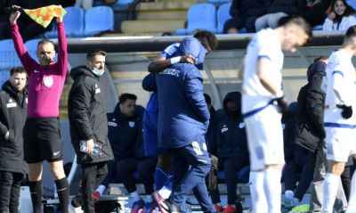 ΠΑΣ Γιάννινα-Ολυμπιακός: Αγωνία για Σισέ - Αποχώρησε με πρόβλημα στο γόνατο