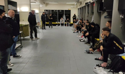 AEK: Η αποχαιρετιστήρια ομιλία Δέδα στα αποδυτήρια (photos)