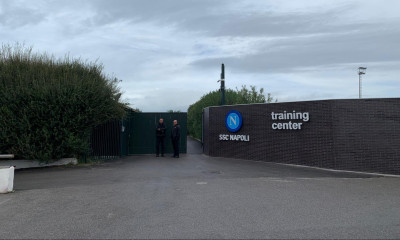 Τρόμος στην Νάπολι - Αμάξι εισέβαλε στο προπονητικό κέντρο