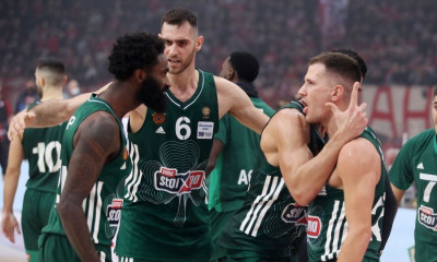 «Μονομάχησαν» με δεμένα μάτια οι «αιώνιοι» (video)