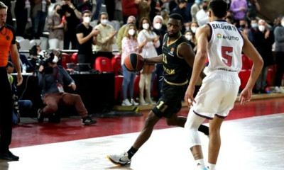Μονακό - Μπασκόνια 78-68: Ασταμάτητη η «παρέα» του Μάικ Τζέιμς, με το ένα πόδι στα playoffs