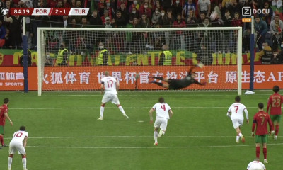 Τούρκος οπαδός πυροβόλησε την τηλεόρασή του στο χαμένο πέναλτι του Γιλμάζ (video)