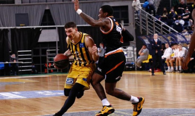 Αποθέωση για Πουλιανίτη: «Παίζουμε πάνω απ’ όλα για την ομάδα, η άμυνα μας ωθεί»