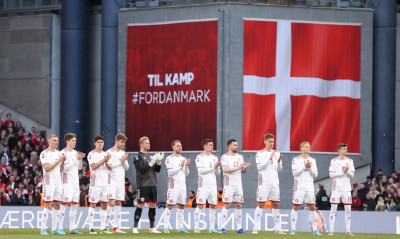 Έρικσεν: Επέστρεψε μέσα σε αποθέωση στο κατάμεστο «Parken» (video+photos)