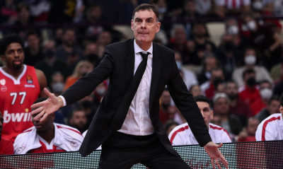 Ολυμπιακός-Μπαρτσελόνα: Το «τρελό» τρίποντο του Καλάθη που έφερε έκρηξη του Μπαρτζώκα (video+photos)