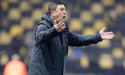 Άρης-ΠΑΣ Γιάννινα: Εκπλήσσει ο Μπούργος – Με τρία στόπερ στο αρχικό σχήμα