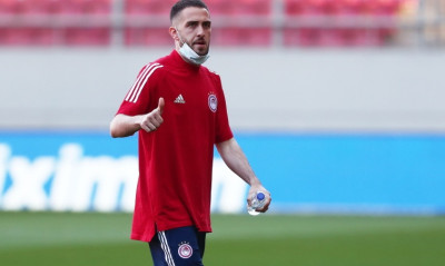 Ολυμπιακός-ΑΕΚ: Με Καρβάλιο η «ερυθρόλευκη» ενδεκάδα – Στον πάγκο ο Φορτούνης (photos)