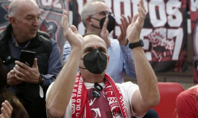 Με κασκόλ του Ολυμπιακού ο Γεραπετρίτης στον θρίαμβο του πόλο γυναικών (pics)