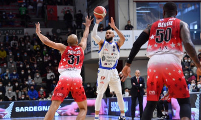 Αρμάνι Μιλάνο: «Σφαλιάρα» από την Σάσαρι και τον Λόγκαν