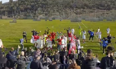 Κοζάνη: Έξαλλοι πανηγυρισμοί για την κατάκτηση του τίτλου στον 2ο όμιλο της Γ’ Εθνικής (video)