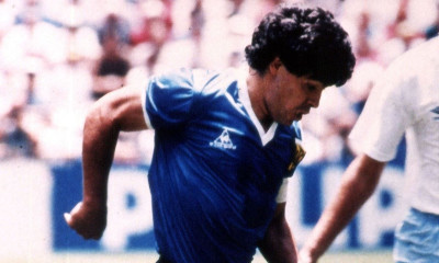 Μαραντόνα: Η φανέλα από το «γκολ του αιώνα» και το «χέρι του Θεού» δημοπρατείται για μυθικό ποσό