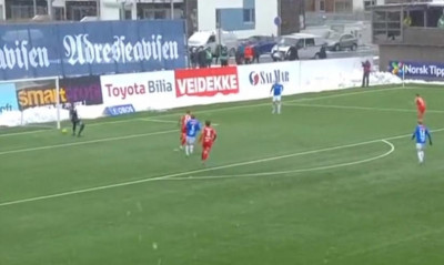 Το αυτογκόλ της χρονιάς - Τραβούσαν τα μαλλιά τους στο γήπεδο