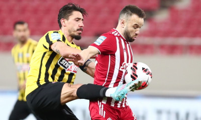 AEK: «Έκρηξη» Σιμόες στα social media - Tι απάντησε στα ελληνικά σε ειρωνικό σχόλιο οπαδού