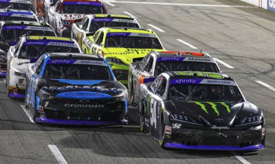 Απίστευτο σκηνικό σε αγώνα NASCAR - Οδηγοί πιάστηκαν στα χέρια (photos+video)