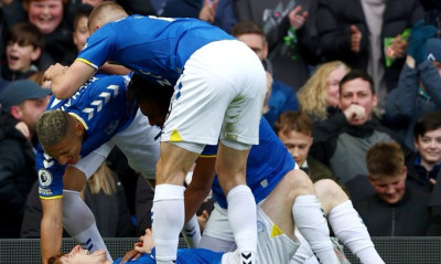 Premier League: Ανάσα για την Έβερτον - Συνεχίζει να χάνει έδαφος η Μάντσεστερ Γιουνάιτεντ (videos)