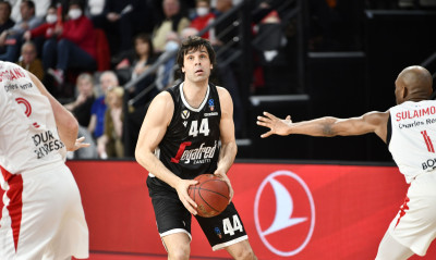 Βίρτους Μπολόνια: Συνεχίζει να γράφει ιστορία ο Τεόντοσιτς (video)