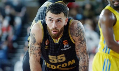 Μονακό: Επεισόδιο με φιλάθλους της Ντιζόν ο Μάικ Τζέιμς - «Μην αναρωτιέστε γιατί δε τους συμπαθώ»