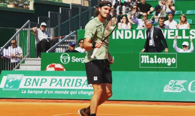 Στέφανος Τσιτσιπάς: Ασταμάτητος στο Μόντε Κάρλο - Συνεχίζει στα προημιτελικά (video)