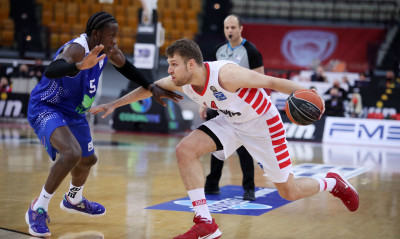 Ολυμπιακός-Λάρισα 93-84: Με «σφραγίδα» Βεζένκοφ και τώρα Μονακό!