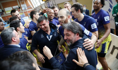 Λαύριο-Παναθηναϊκός ΟΠΑΠ: Οι αγκαλιές και η αποθέωση Σερέλη πριν το τζάμπολ (video)