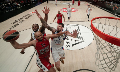 Euroleague: Πολύ σκληρή για να «πεθάνει» η Αρμάνι - Με Σιλντς και Χάινς το 1-1 με Εφές