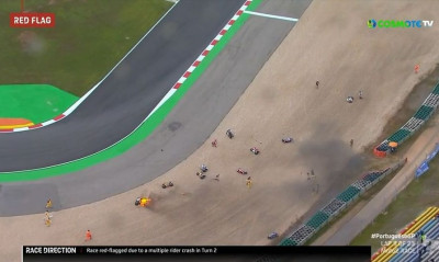 Τρομακτικό ατύχημα στο Moto2 στο Πορτιμάο: Καραμπόλα λόγω βροχής και… χάος (video)