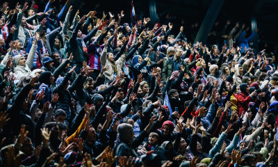 Τραμπζονσπόρ: Οι οπαδοί της είναι τρελοί - Πέταξαν φέρετρα στη Μαύρη Θάλασσα (vid)