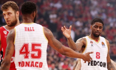 Ολυμπιακός-Μονακό: «Γκρέμισαν» τις μπασκέτες στο ΣΕΦ οι Μονεγάσκοι (video)