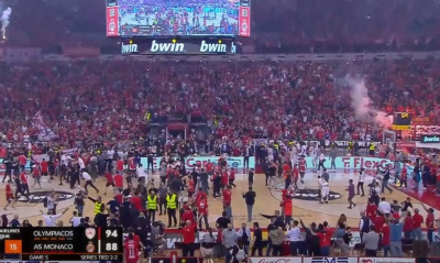 Ολυμπιακός-Μονακό: Tης τρελής στο ΣΕΦ - Μπούκαρε μέσα ο κόσμος πριν τελειώσει το ματς!