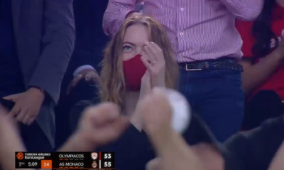 Ολυμπιακός-Μονακό: Διάσημη αστέρας του Hollywood στο ΣΕΦ (pics)