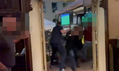 Europa League: Συμπλοκές χούλιγκανς Άιντραχτ Φρανκφούρτης και Γουέστ Χαμ - Διέλυσαν τη παμπ (vid)