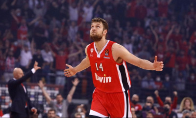 Ολυμπιακός: Το επικό τρολάρισμα στον «τραγουδιστή» Βεζένκοφ με Ψινάκη και Μαγγίρα (video)