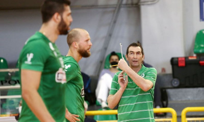 Αποθέωσε τους παίκτες του ο Ανδρεόπουλος: «Απορώ με όσα κάνουν, χρειάζονται ένα κρεβάτι...»