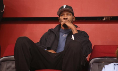 Κέβιν Ντουράντ: Τα «έσπασε» σε κλαμπ της Αθήνας - Πήρε το μικρόφωνο και τραγούδησε (photos)