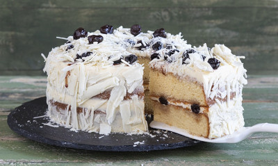 Άκης Πετρετζίκης: Τούρτα white forest